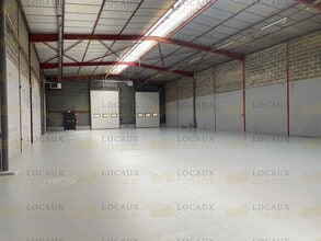 Light Industrial in SAINT-OUEN-L'AUMONE to rent Interior Photo- Image 1 of 14