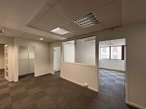 Office in Levallois-Perret to rent Interior Photo- Image 2 of 6
