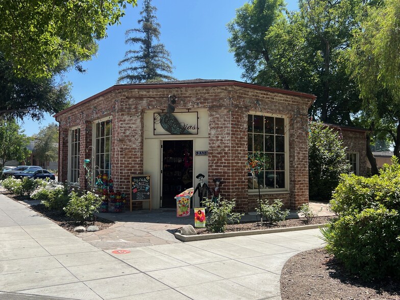 250 Harvard Ave, Claremont, CA for sale - Building Photo - Image 1 of 1