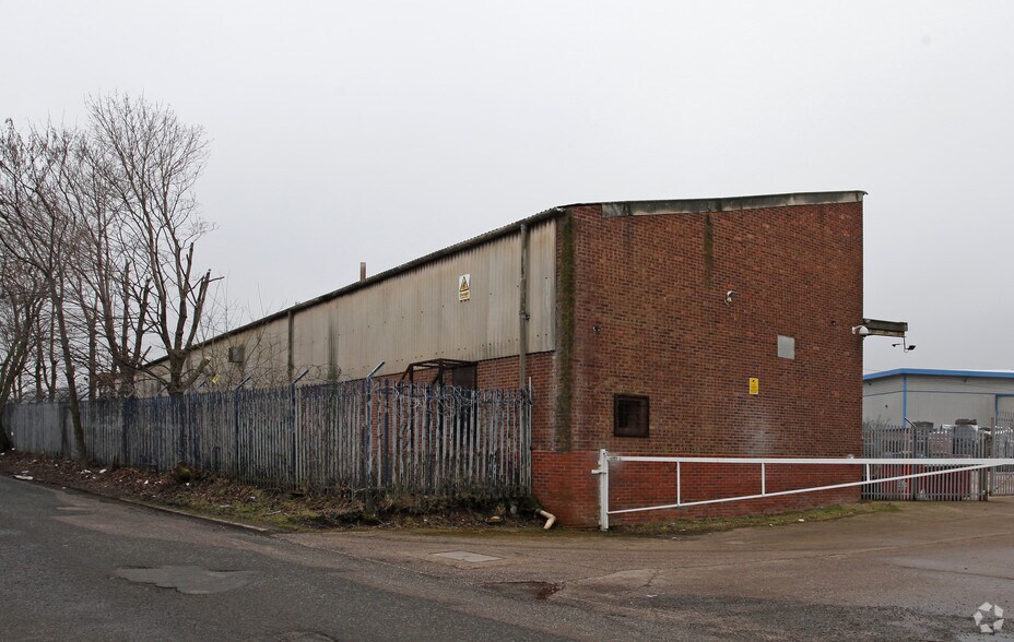 Overend Rd, Cradley Heath for rent - Building Photo - Image 2 of 5