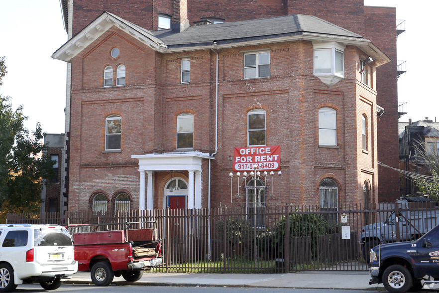 68-70 Clinton Ave, Newark, NJ for rent - Primary Photo - Image 1 of 7