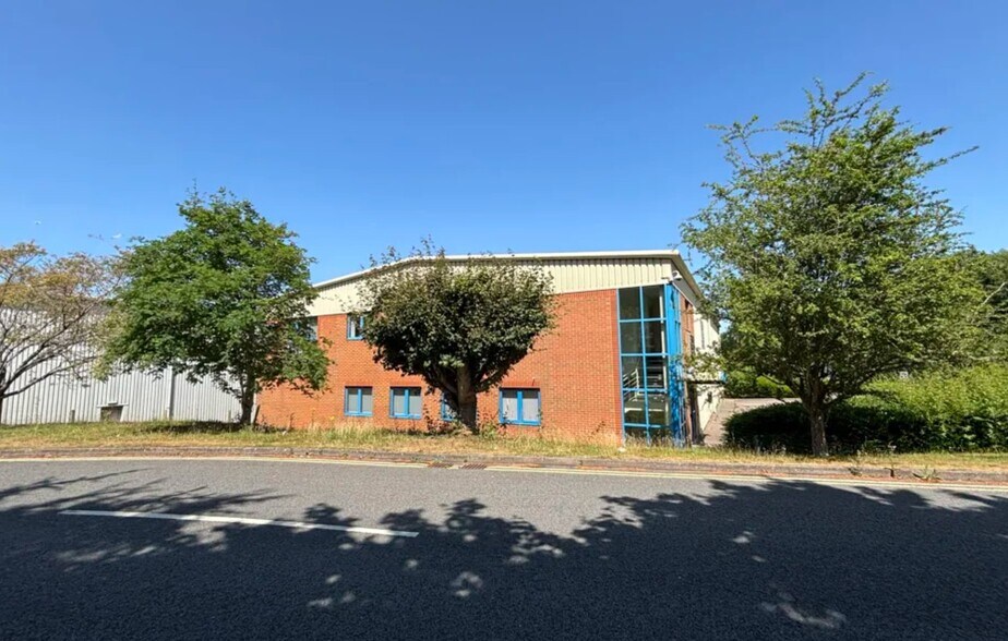Brunel Way, Stonehouse to rent - Building Photo - Image 1 of 8