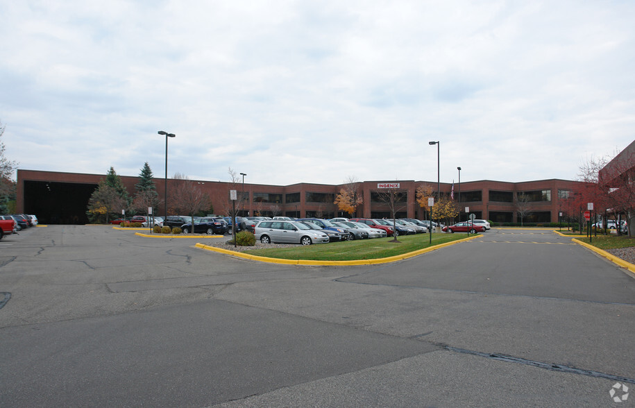 12125 Technology Dr, Eden Prairie, MN for sale - Primary Photo - Image 1 of 1