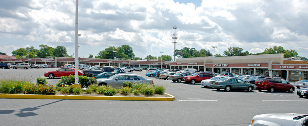 7601-7709 Harford Rd, Baltimore, MD for rent - Building Photo - Image 1 of 3