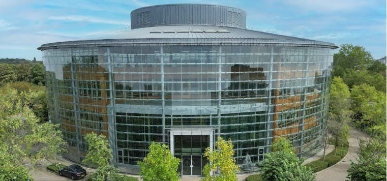 4 The Square, Uxbridge to rent Building Photo- Image 1 of 3