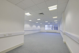 Cross St, Nelson to rent Interior Photo- Image 1 of 7