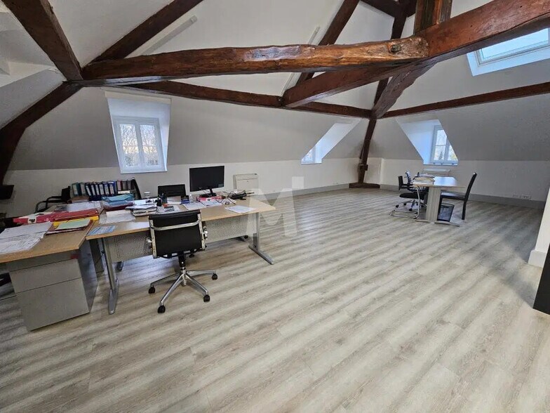 Office in Corbeil-Essonnes to rent - Interior Photo - Image 2 of 5