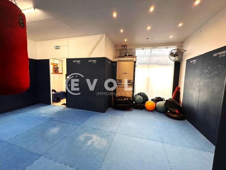 Office in Vanves to rent - Building Photo - Image 3 of 11