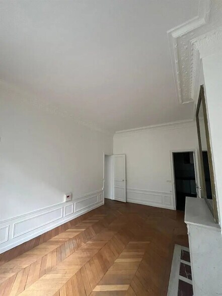 Office in Paris for sale - Building Photo - Image 1 of 9