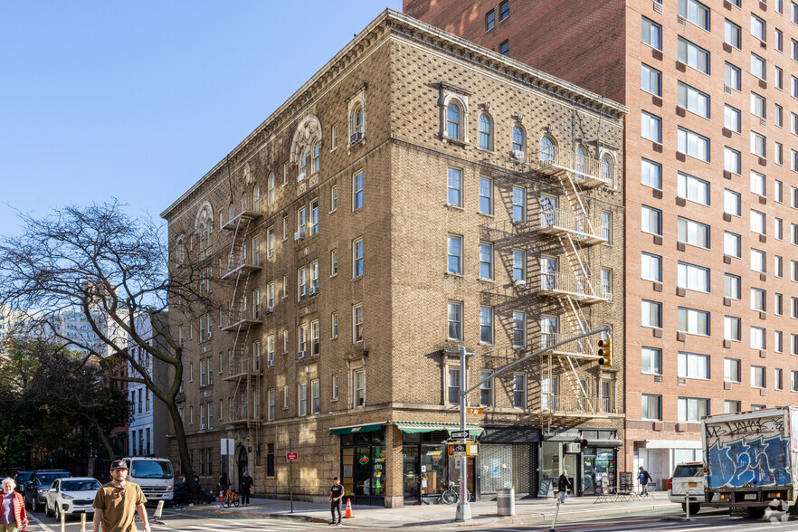 35-37 7th Ave, New York, NY for rent - Building Photo - Image 1 of 5