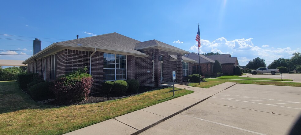 4005 Gateway Dr, Colleyville, TX for rent - Building Photo - Image 3 of 6