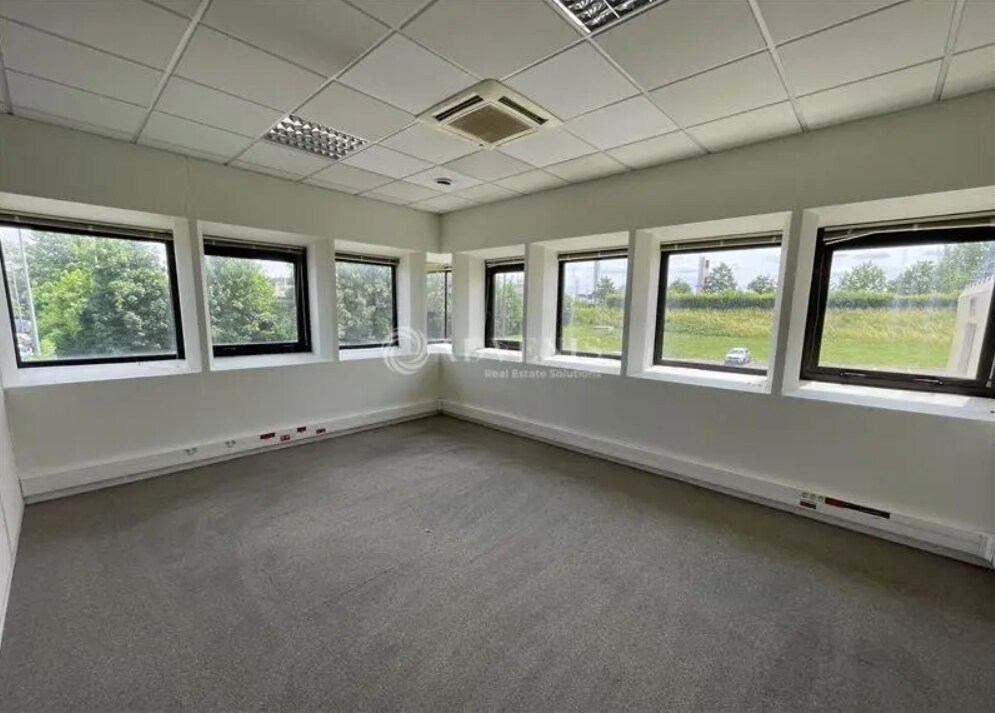 Office in Roissy-en-France to rent Interior Photo- Image 1 of 7