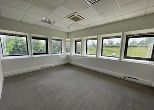 Office in Roissy-en-France to rent Interior Photo- Image 1 of 7