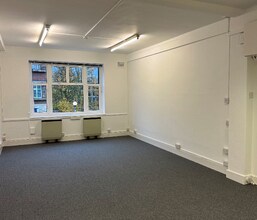 26 Claremont Rd, Surbiton to rent Interior Photo- Image 2 of 3