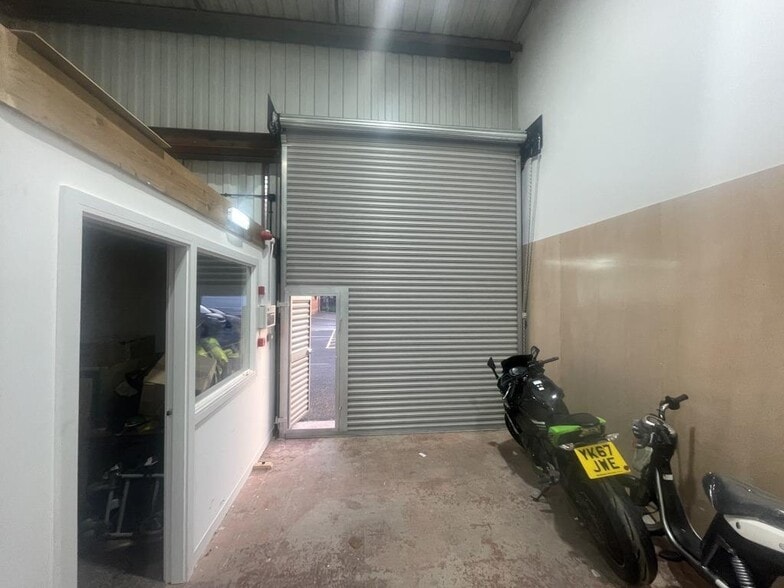 Unit 8B Brownhills Business Park, Canal Lane, Stoke On Trent to rent - Building Photo - Image 3 of 8