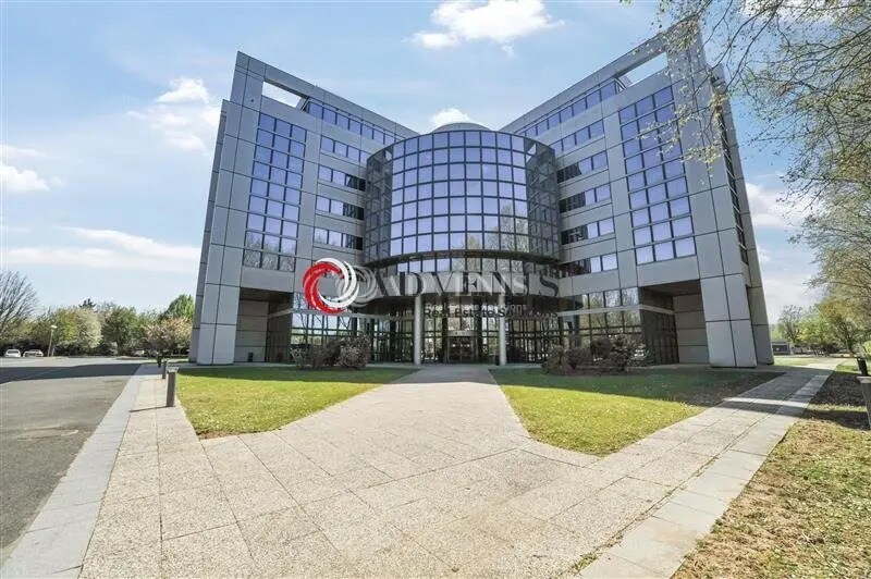 Office in Villepinte to rent Building Photo- Image 1 of 4