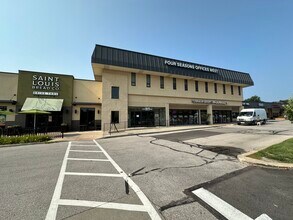 100-176 Four Seasons Shopping Ctr, Chesterfield, MO to rent Building Photo- Image 1 of 5