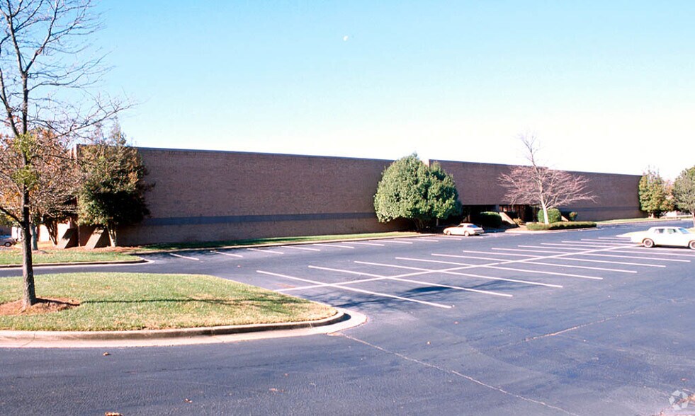 3000 Pacific Dr, Norcross, GA for rent - Building Photo - Image 3 of 7