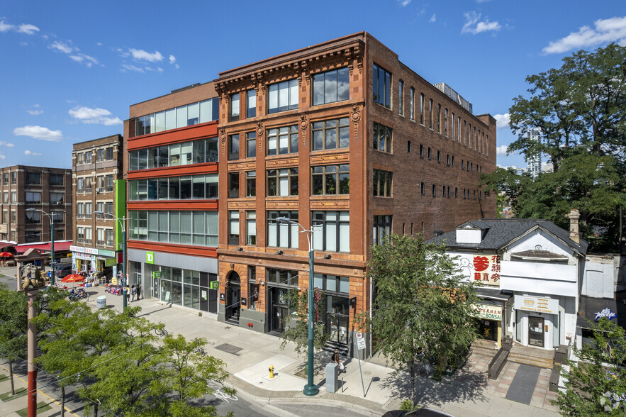 241 Spadina Ave, Toronto, ON for rent - Building Photo - Image 1 of 6