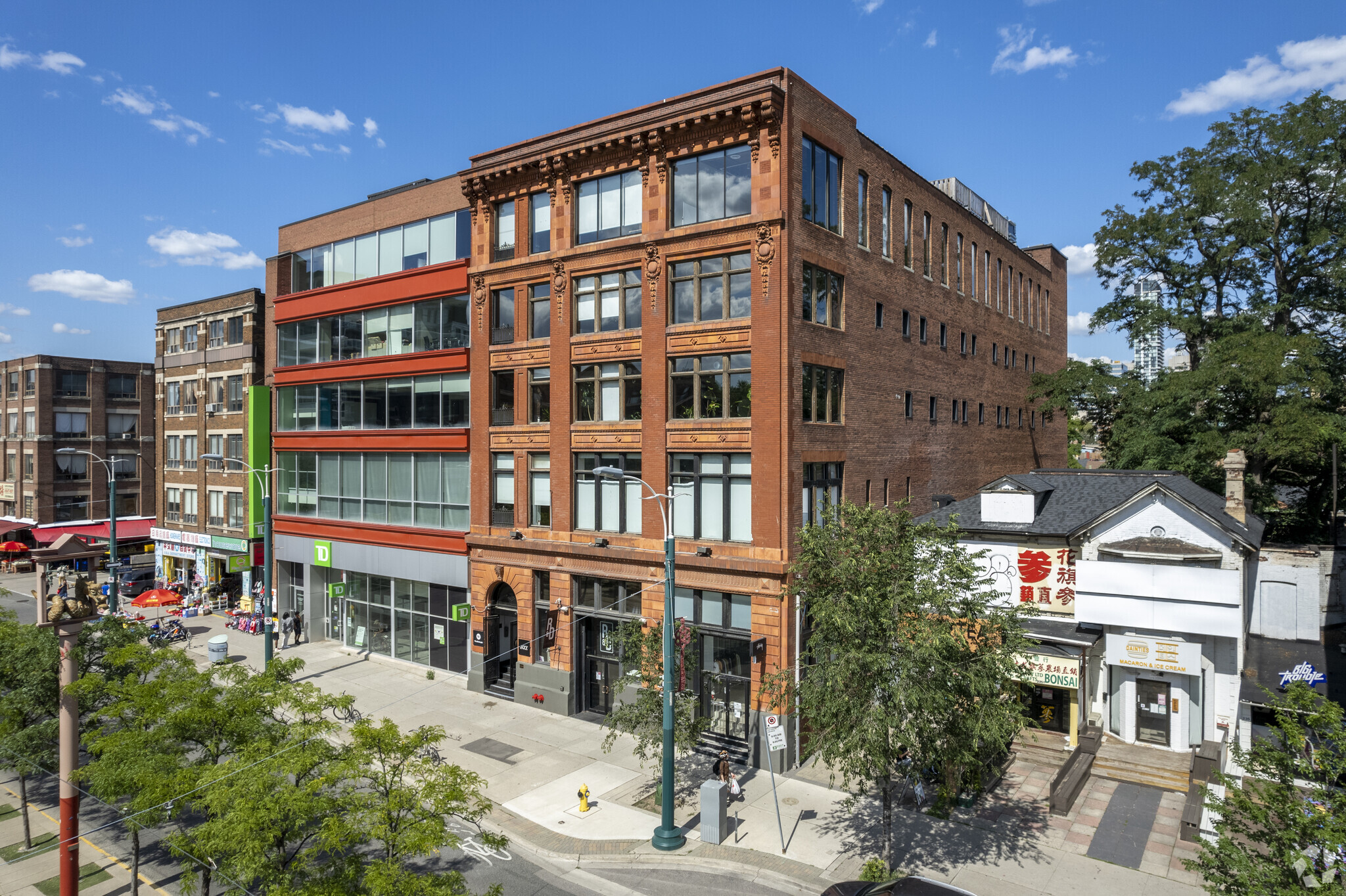 241 Spadina Ave, Toronto, ON for rent Primary Photo- Image 1 of 7