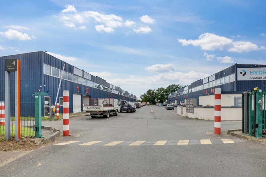 Light Industrial in Chilly-Mazarin to rent - Building Photo - Image 3 of 12