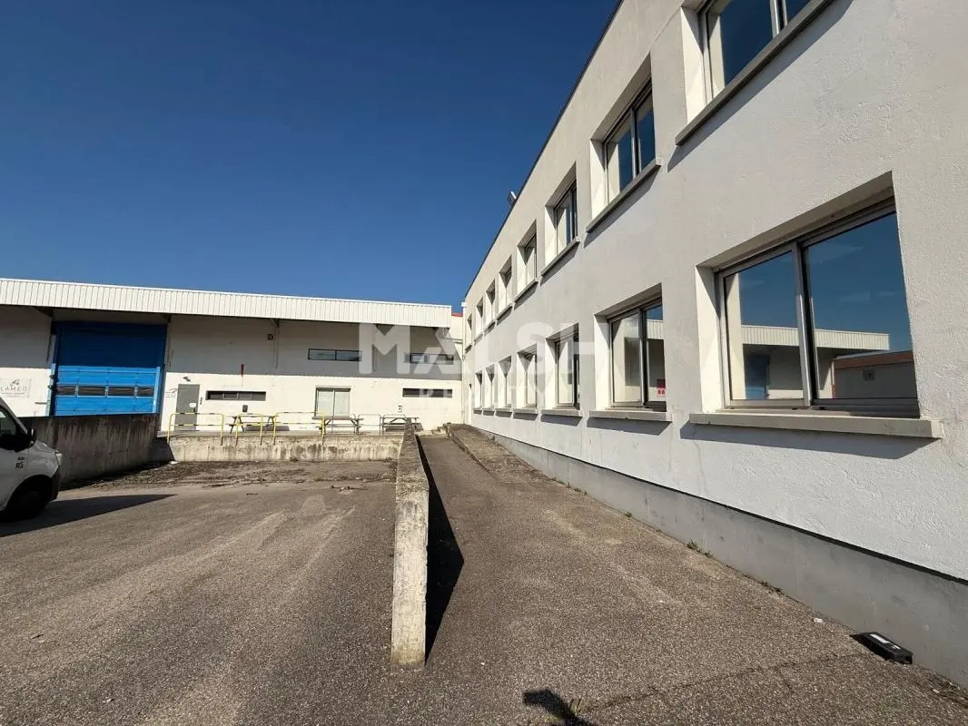 Office in Villeurbanne to rent Building Photo- Image 1 of 24