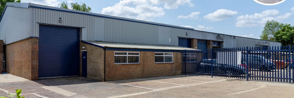 Bath Rd, Hounslow to rent - Building Photo - Image 1 of 5