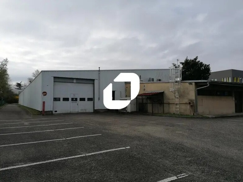 54 Avenue De L'Industrie, Rillieux-la-Pape to rent - Building Photo - Image 1 of 8