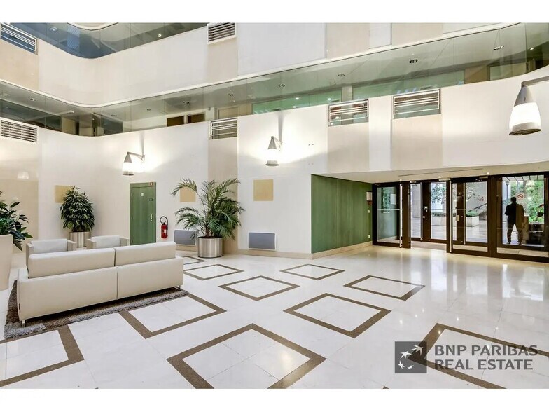 2 Rue Joseph Monier, Rueil-Malmaison to rent - Lobby - Image 3 of 10