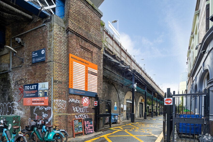 Resolution Way, London to rent - Primary Photo - Image 1 of 6