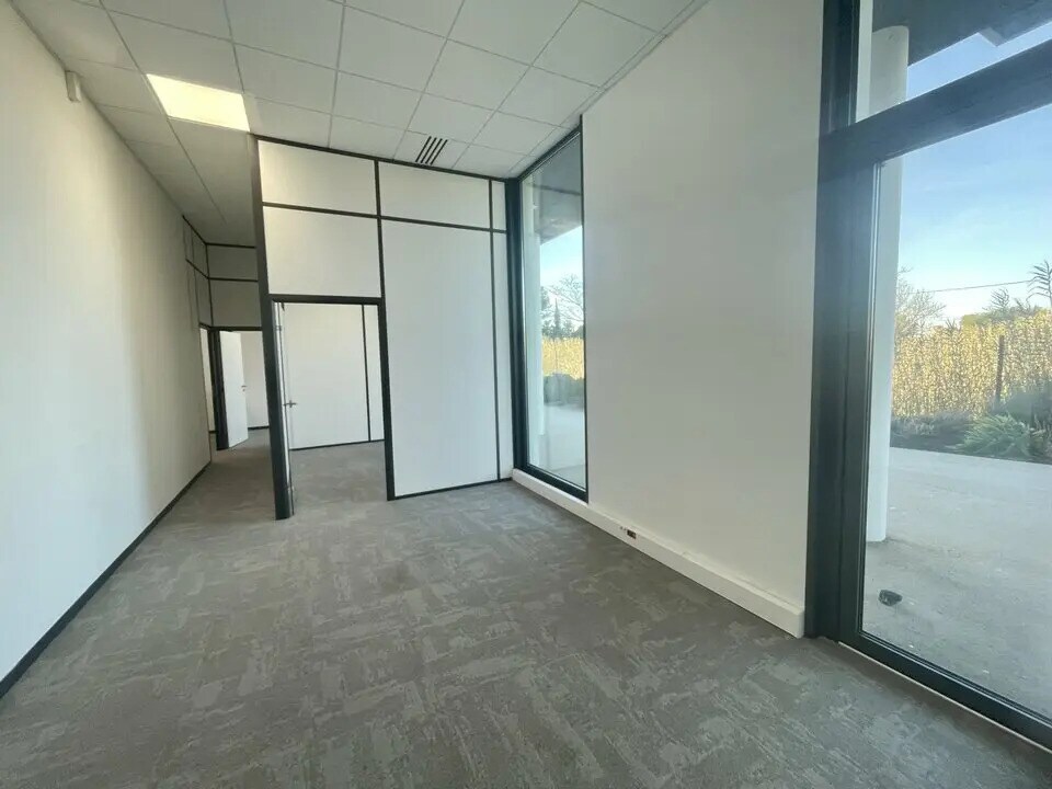 Office in Avignon to rent Building Photo- Image 1 of 7