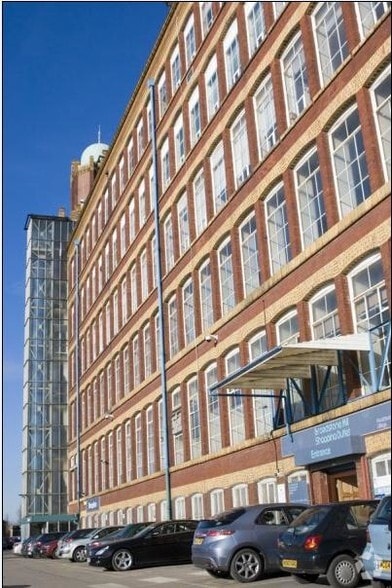 Broadstone Rd, Stockport to rent - Building Photo - Image 3 of 9