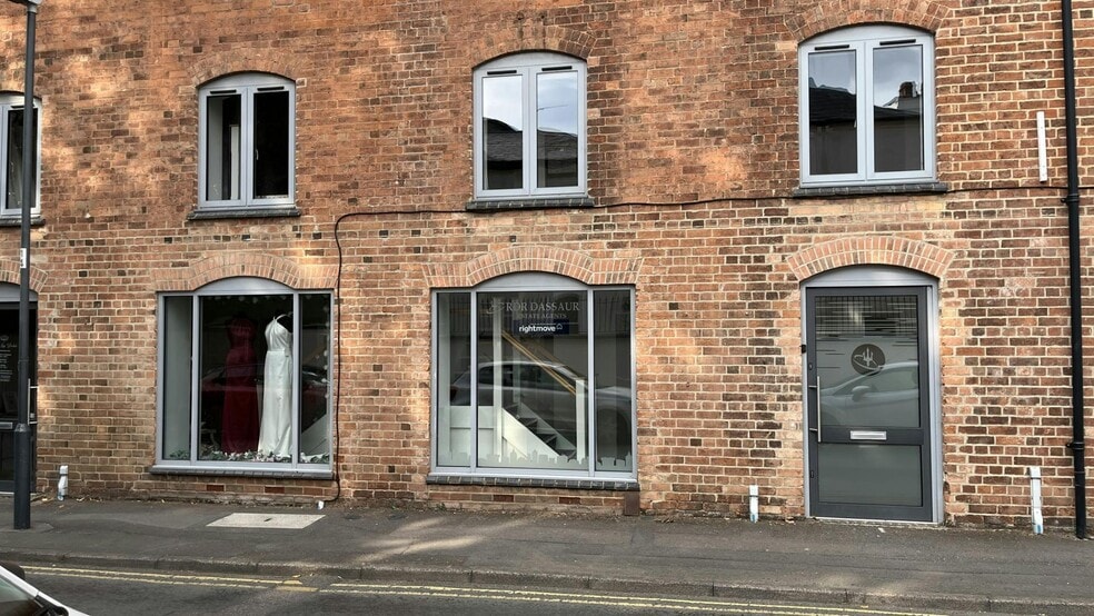 Wharf St, Warwick to rent - Building Photo - Image 1 of 16