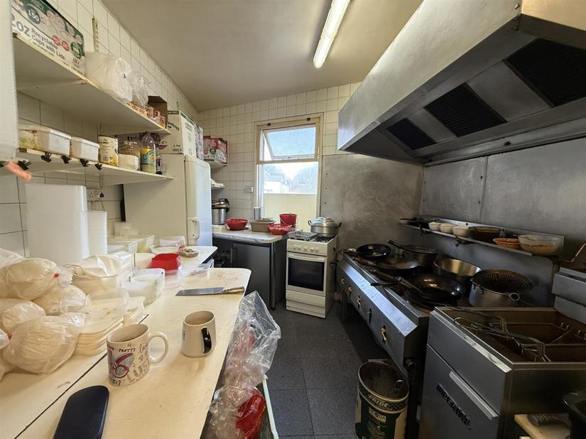 1 Echo Sq, Gravesend to rent Interior Photo- Image 1 of 6
