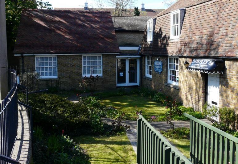 124 Middle Wall, Whitstable for sale Primary Photo- Image 1 of 1