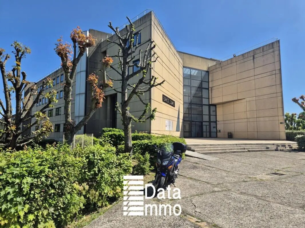 Office in Lognes for sale Building Photo- Image 1 of 12