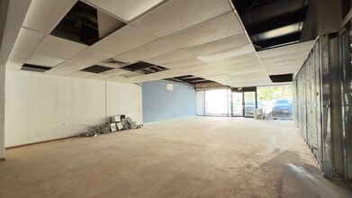 3057 Waialae Ave, Honolulu, HI to rent Building Photo- Image 2 of 7