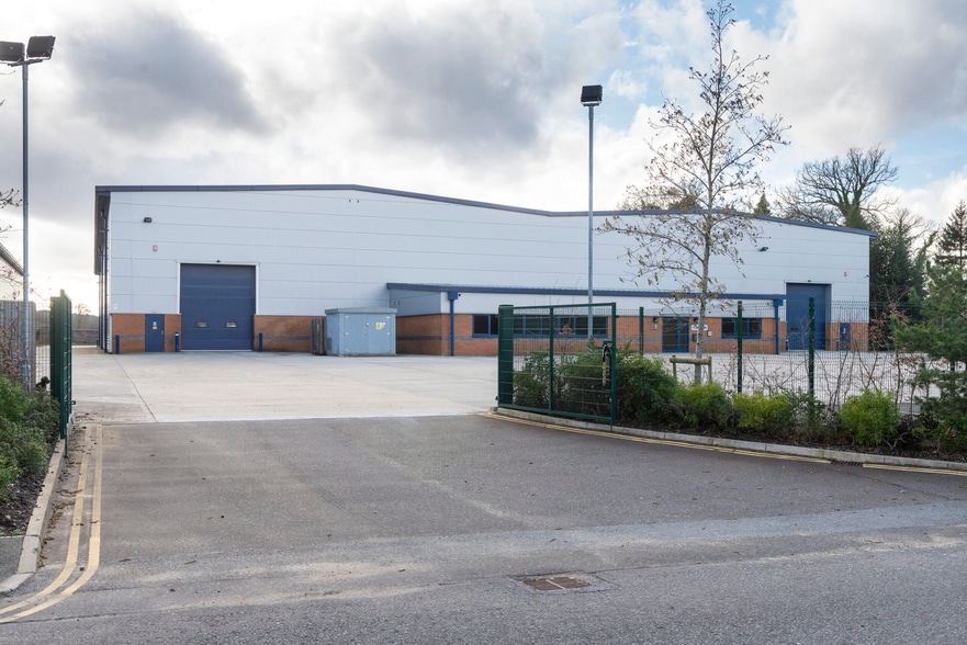 Pirbright Rd, Normandy to rent - Building Photo - Image 2 of 3