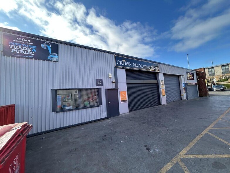 Mill Race Ln, Stourbridge to rent - Building Photo - Image 2 of 7