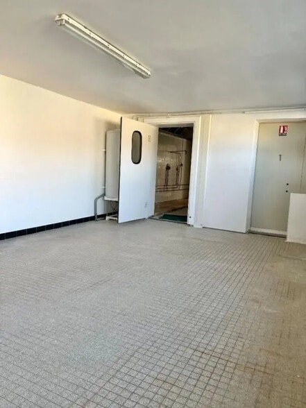 Light Industrial in Thourotte for sale - Interior Photo - Image 3 of 11