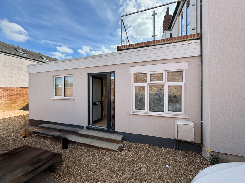 1 High St, Milton Keynes for sale - Primary Photo - Image 1 of 3