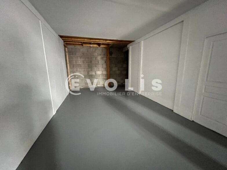 8 Rue Georges Polossat, Saint-Laurent-de-Mure to rent - Interior Photo - Image 3 of 18