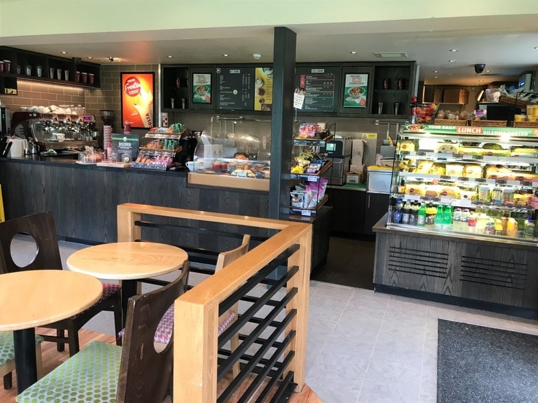 Higginson Park, Pound Ln, Marlow to rent - Building Photo - Image 2 of 6