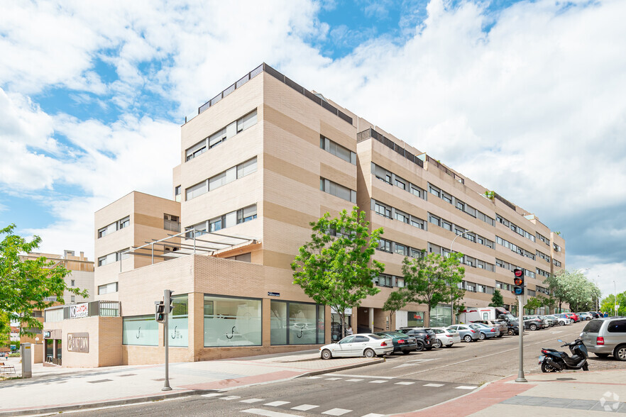 Calle Monasterio de Caaveiro, 13, Madrid, Madrid for rent - Building Photo - Image 2 of 2