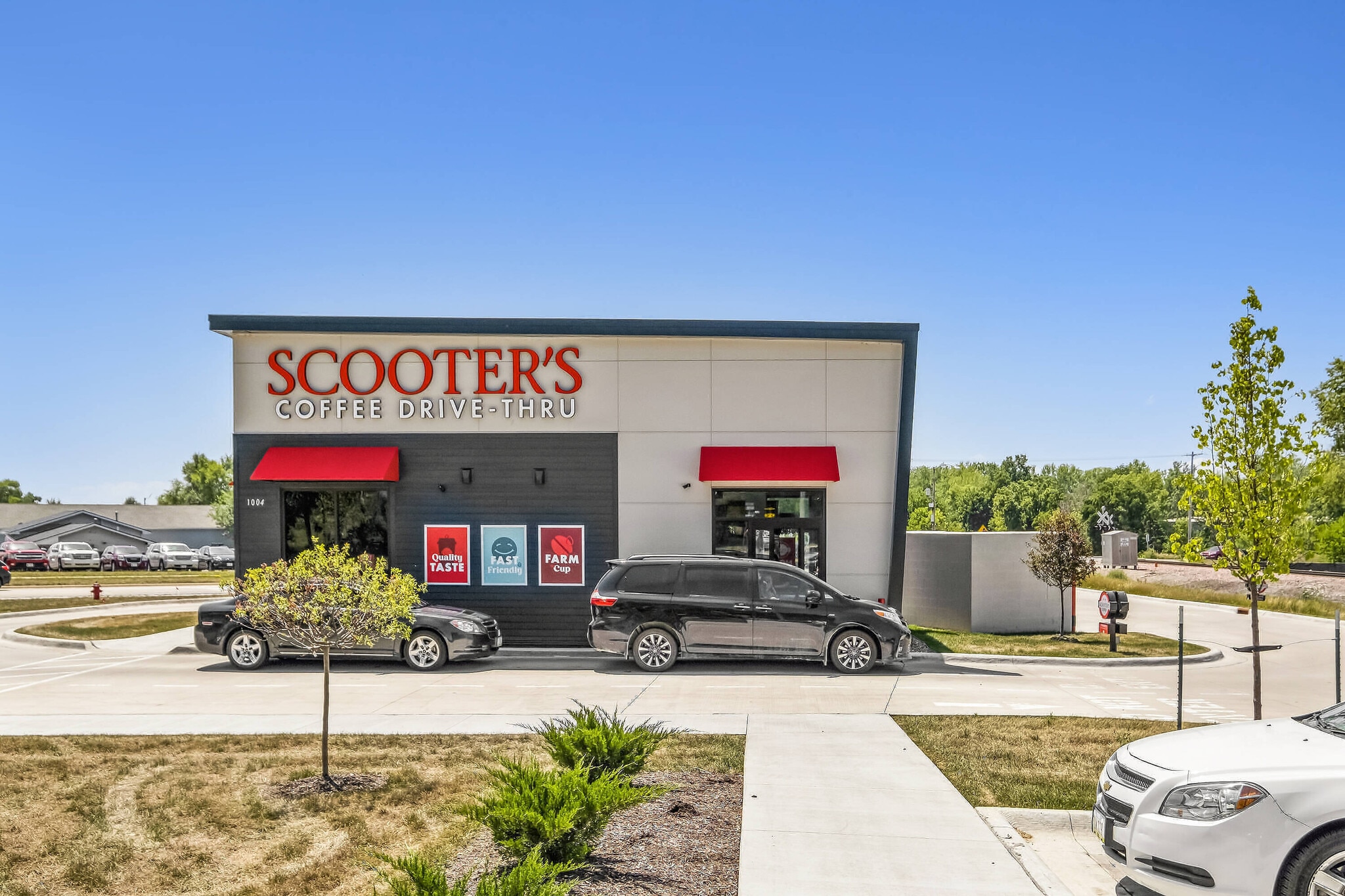 1004 Robins Rd, Hiawatha, IA for sale Primary Photo- Image 1 of 1