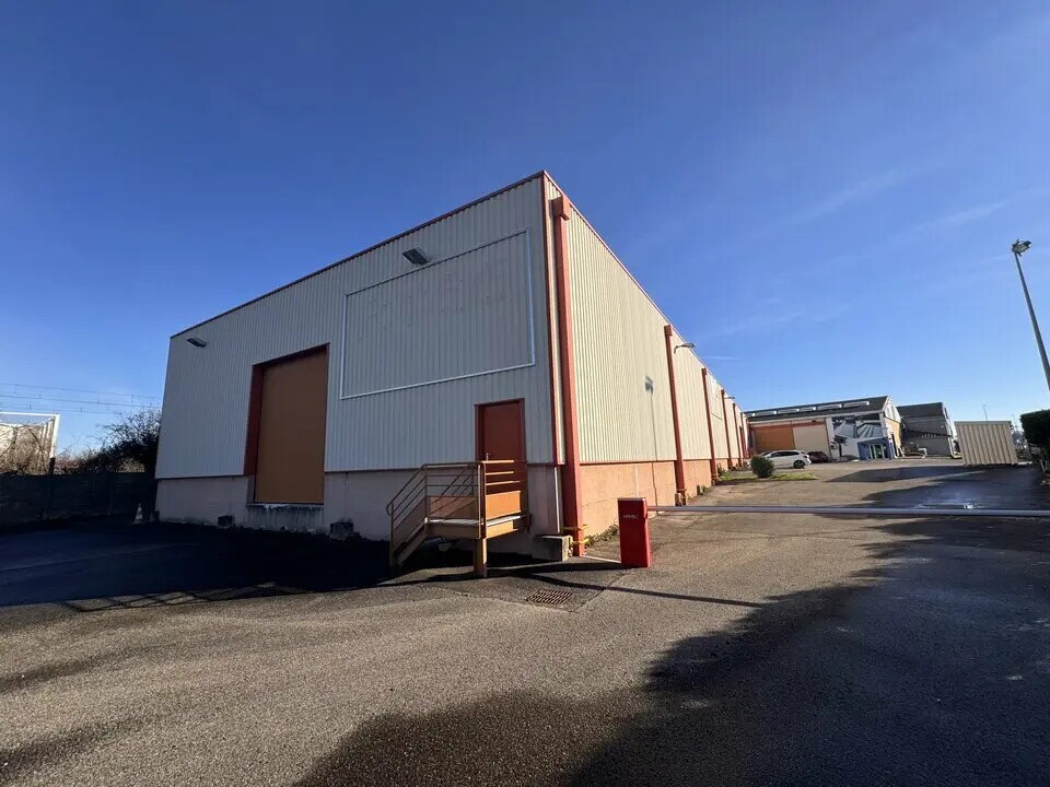 Light Industrial in Mions to rent Building Photo- Image 1 of 8