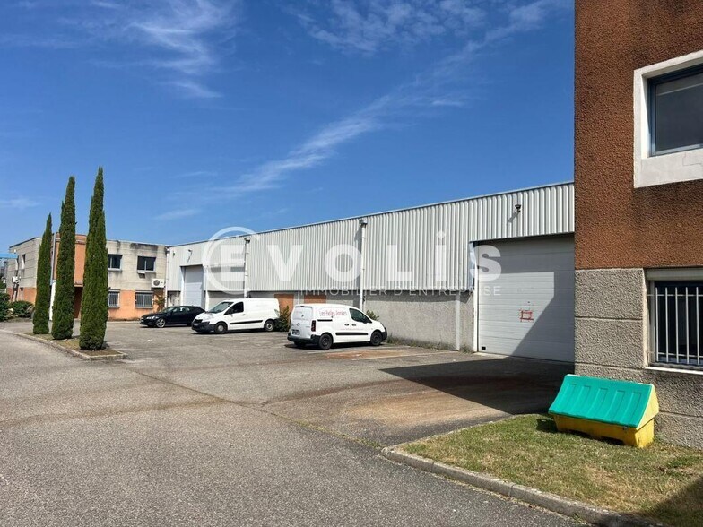 Light Industrial in Chassieu to rent - Building Photo - Image 3 of 23