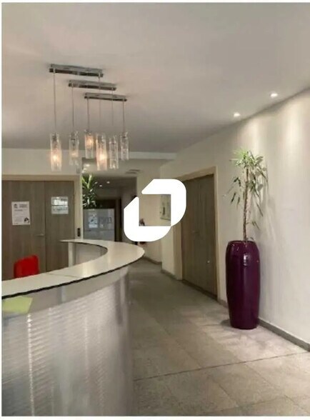 Light Industrial in Levallois-Perret to rent - Building Photo - Image 2 of 3