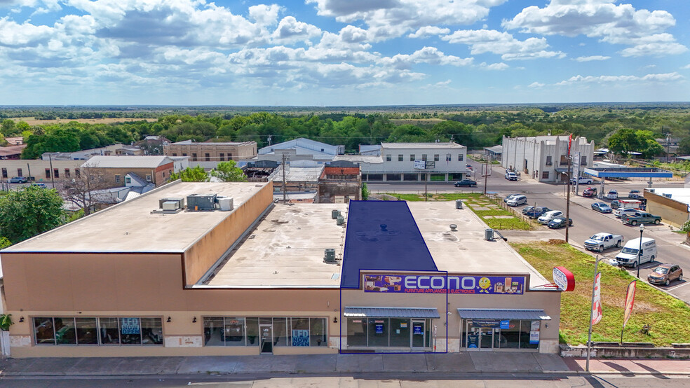 302 E 2nd St, Rio Grande City, TX for sale - Building Photo - Image 1 of 3