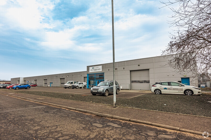 3 Cunningham Rd, Stirling to rent - Building Photo - Image 2 of 4